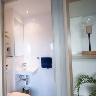Large Platinum En Suite - Image 2