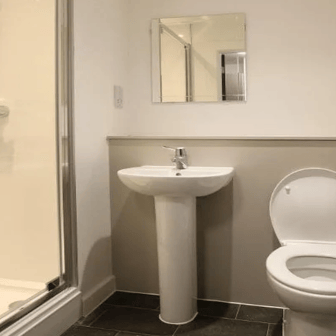 Silver Ensuite - Image 6
