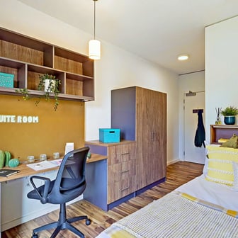Classic En Suite - Image 1