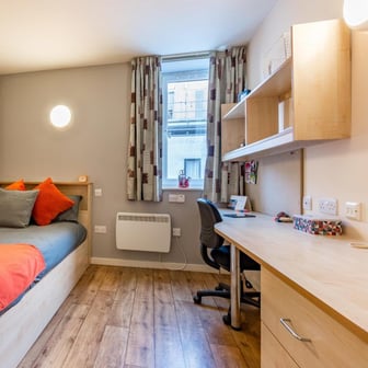 Classic 6 Bed Ensuite - Image 1