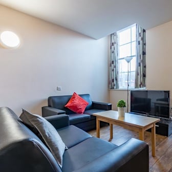 One Bed Apartment - Image 3