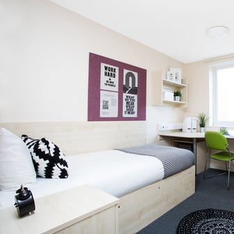 Gold En Suite - Image 2