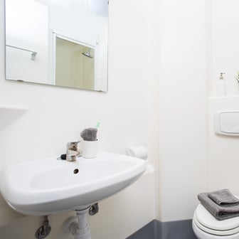 Gold En Suite - Image 4