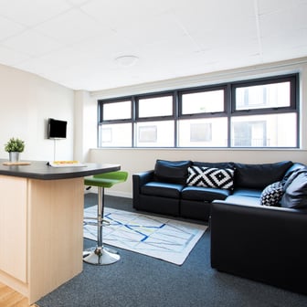 Gold En Suite - Image 6
