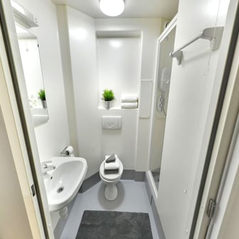 Gold En Suite - Image 3