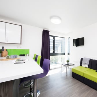 Gold En Suite - Image 6