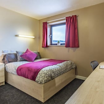 Classic 2 Bed Ensuite - Image 1