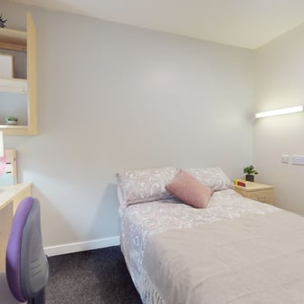 Classic 5 Bed Ensuite - Image 1