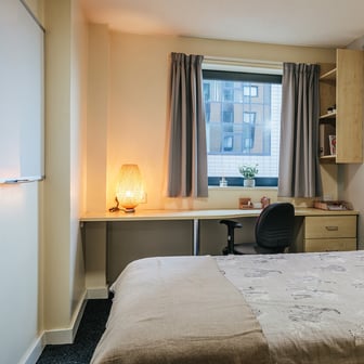 Premium 5 Bed Ensuite - Image 2