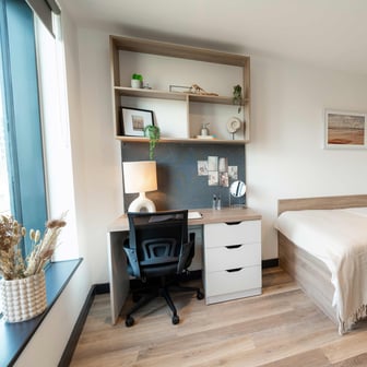 Gold En Suite - Image 2
