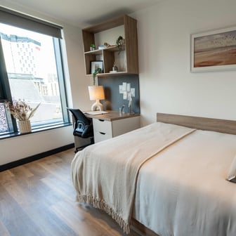Gold En Suite - Image 1