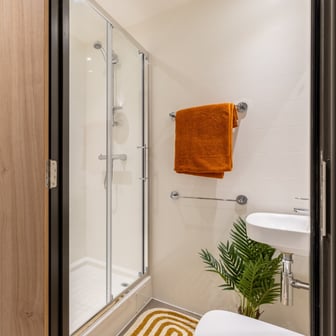 Classic Ensuite - Image 11
