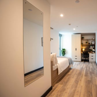 Platinum En Suite - Image 2