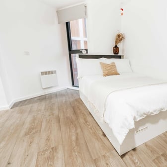 Gold En Suite - Image 2