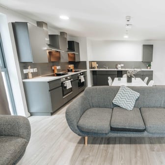Gold En Suite - Image 7