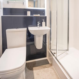 Deluxe 2 Bed Apartment - Image 6