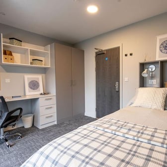 Premium 2 Bed Apartment - Image 1