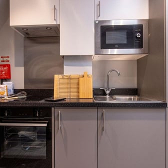 Premium 2 Bed Apartment - Image 4
