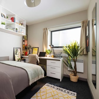 Gold En Suite - Image 1