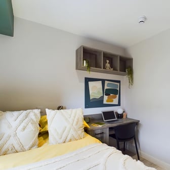 Luxury Ensuite - Image 2