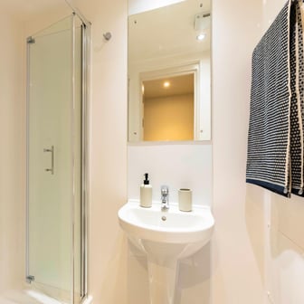 Classic Ensuite - Image 6