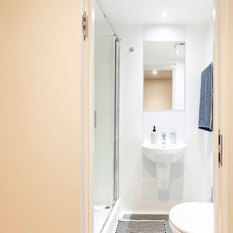 Classic Ensuite - Image 7