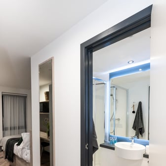 Deluxe Ensuite - Image 2