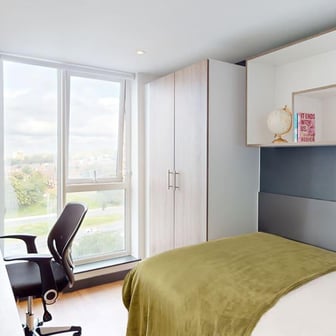 Deluxe Ensuite - Image 1