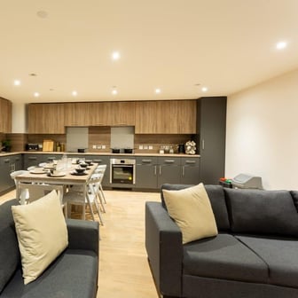 Deluxe Ensuite - Image 4