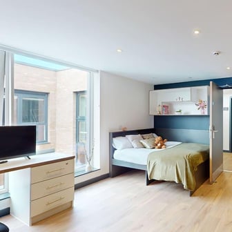 Penthouse Deluxe Studio - Image 1
