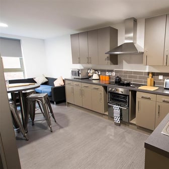 Silver Ensuite - Image 2