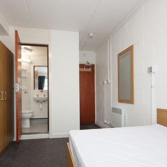 Ensuite - Silver - Image 9