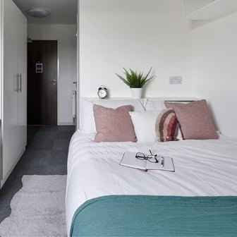 Deluxe Ensuite - Image 3