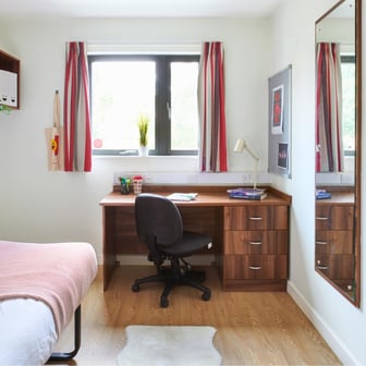 Deluxe Ensuite - Image 2