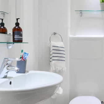 Deluxe Ensuite - Image 3