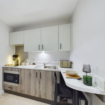 Luxury Studio with Courtyard - Image 4