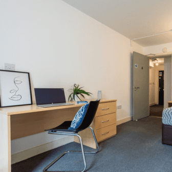 Gold Non Ensuite Top Floor - Image 3