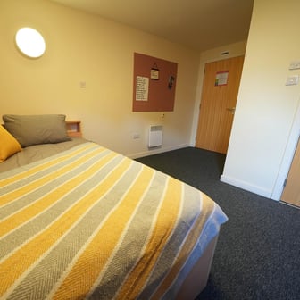 Double Ensuite (within a 5 bed flat) - Image 6