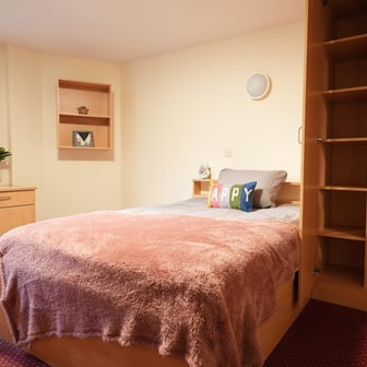 Large Double Ensuite (within a 5 bed flat) - Image 6