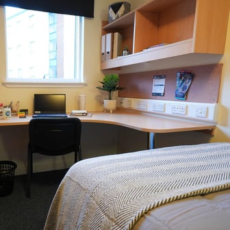 Standard Ensuite (within a 4 bed flat) - Image 4
