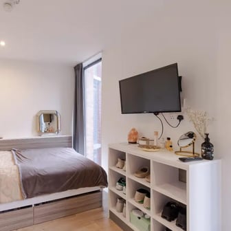 Silver Studio Room