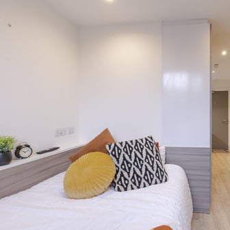 Bronze Studio Room