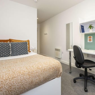 Standard En-suite - Image 1