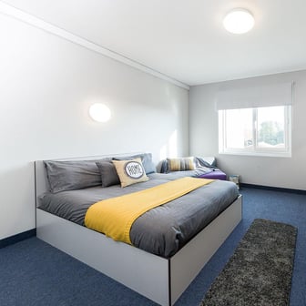 Gold En-suite - Image 2
