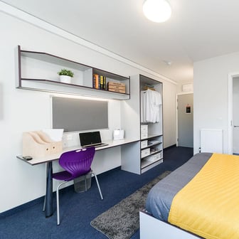 Gold En-suite - Image 1