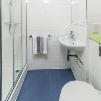 Silver En-suite - Image 4