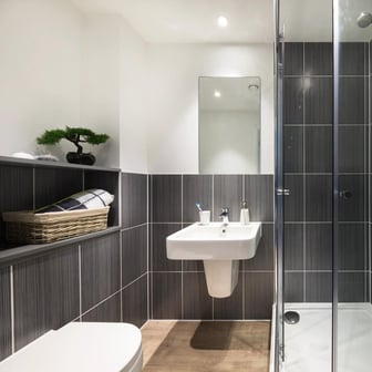 7 Bed Cluster Bathroom