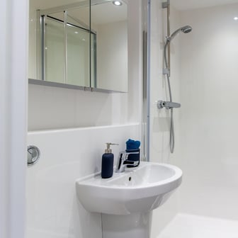 Silver En Suite (Mid Floors) - Image 7