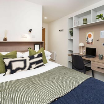 Classic Ensuite - Image 1