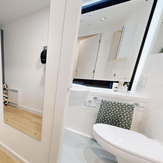 Deluxe Ensuite - Image 4